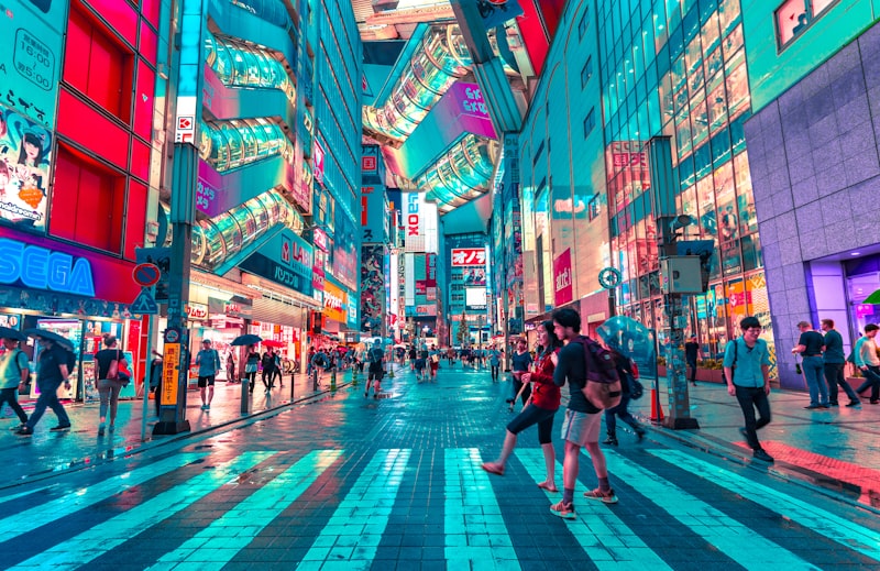 夜の東京の街並み